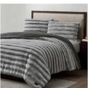Frye 3 piece Queen Comforter Set